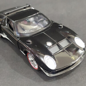 Exclusive Alloy Metal Die-cast Car 1:32 Lamborghini Diecast Metal Pullback Toy car with Openable Doors & Light, Music